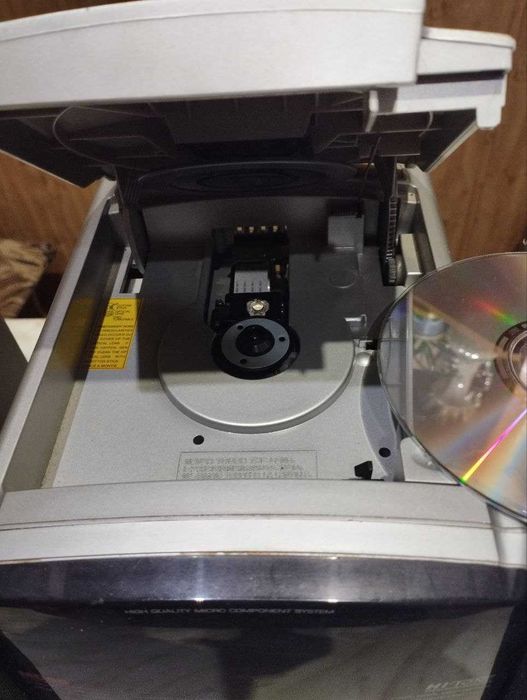 Музыкальный центр LG FFH-216 ( CD диск не видит)