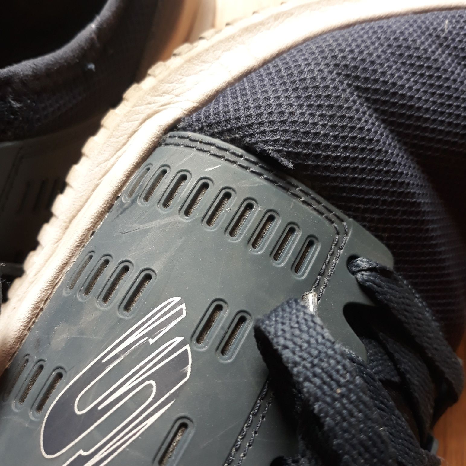 Skechers Oryginalne Buty Sportowe rozmiar 41.