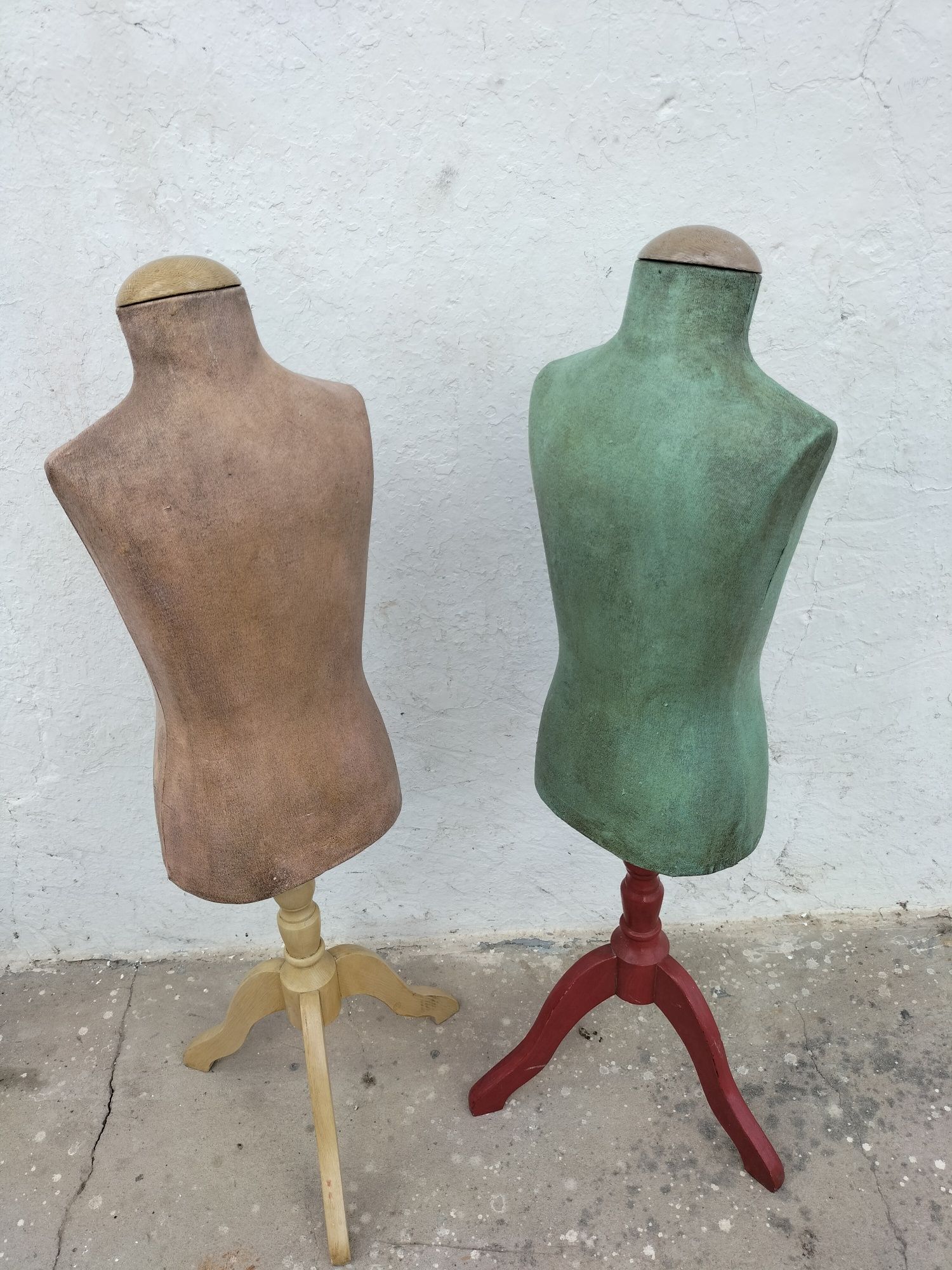 Dois manequins de criança ingleses