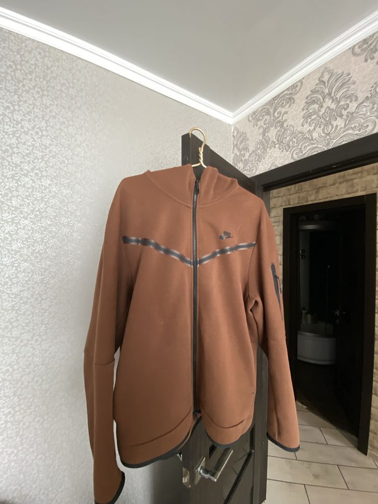 Продам оригінальний nike tech fleece