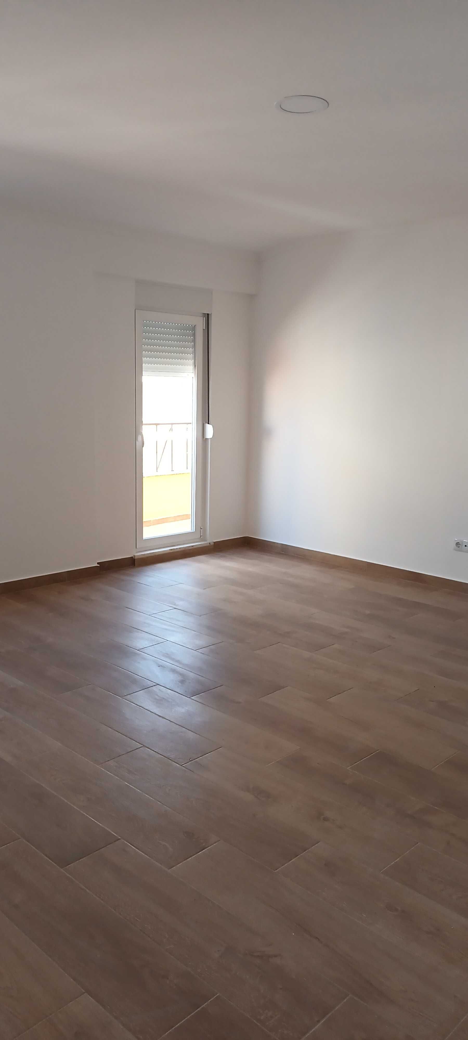 T3 Arrenda-se Apartamento -Totalmente Remodelado