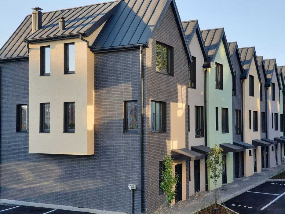 Продається затишний таунхаус із 4 спальнями у готовому комплексі!