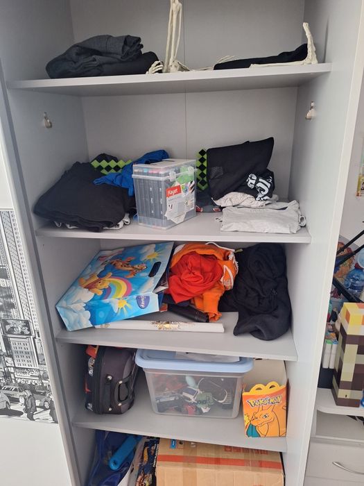 Szafa do pokoju dziecięcego / młodzieżowego.