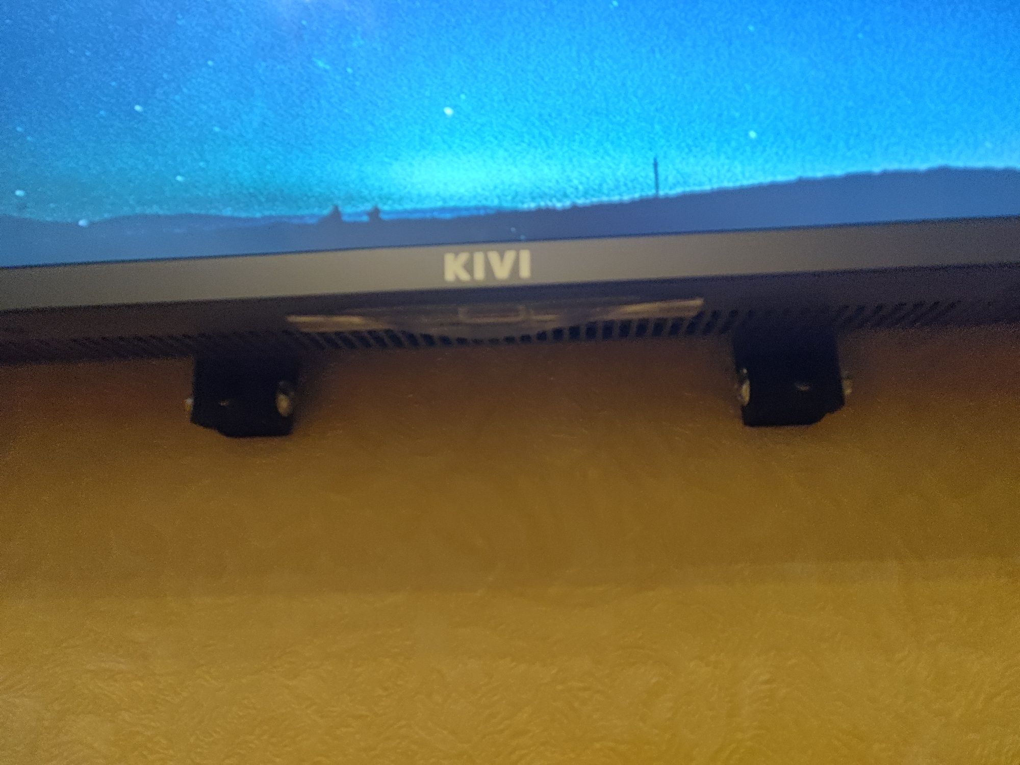 Телевізор 43" Kivi 43UK30G Smart TV + приставка