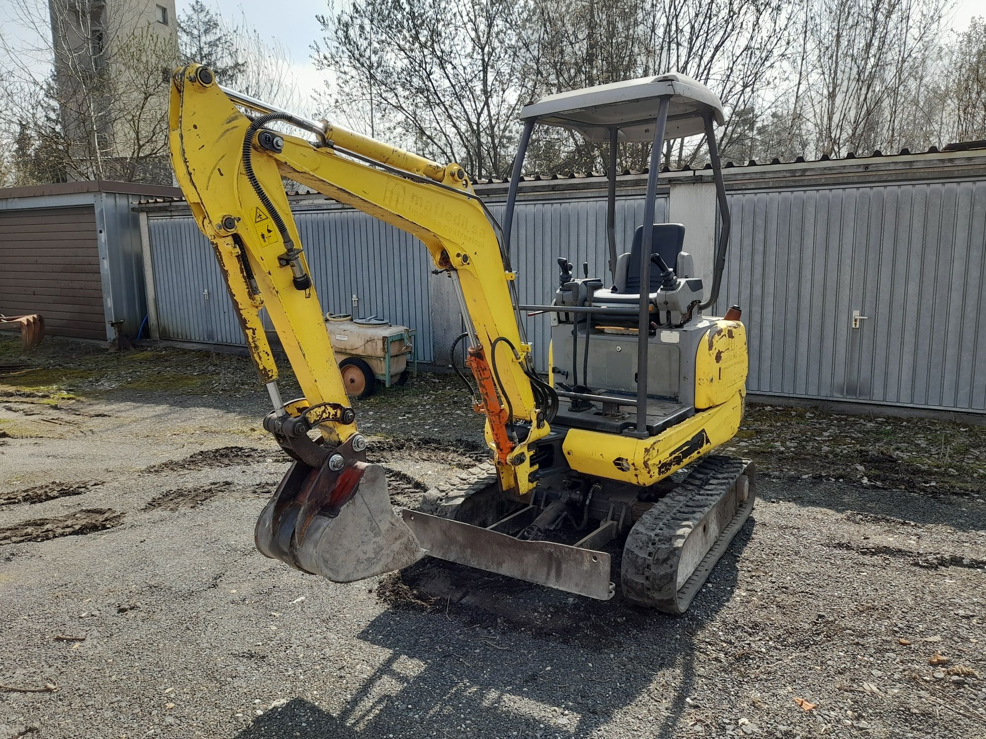 Minikoparka New Holland e18r