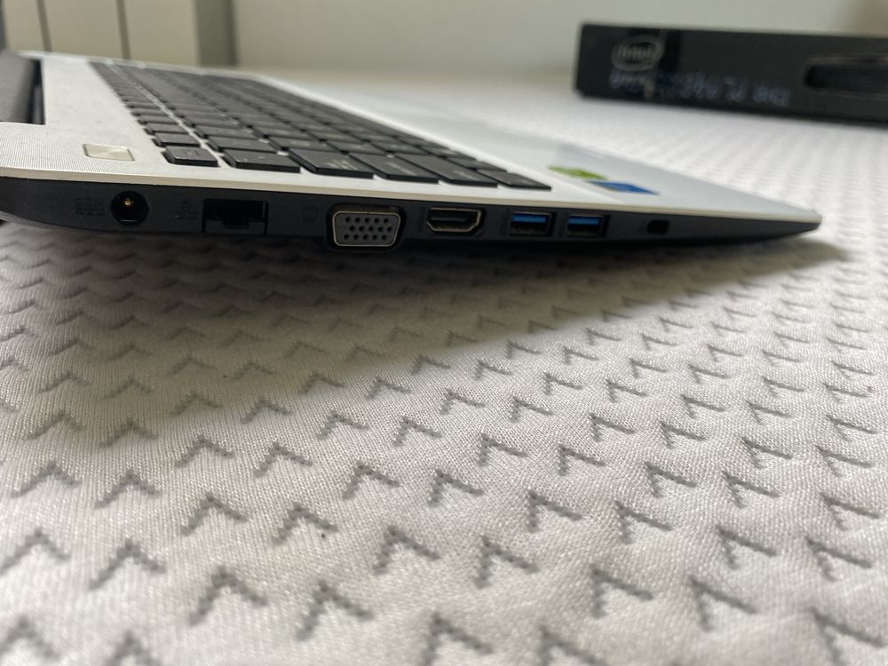 Laptop ASUS stan bardzo dobry