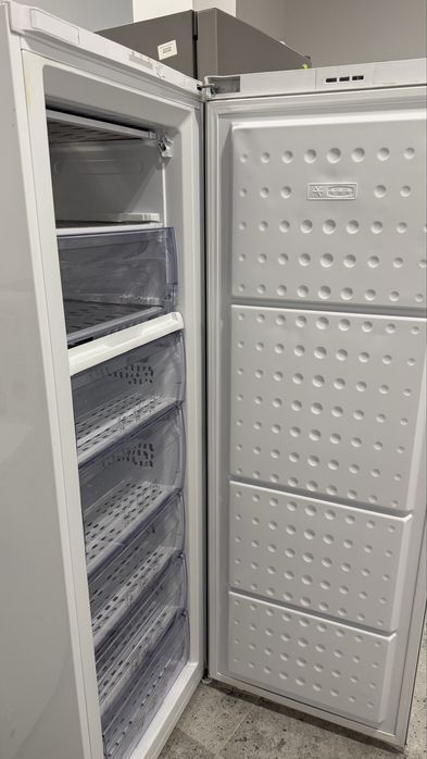 Морозильна камера Beko