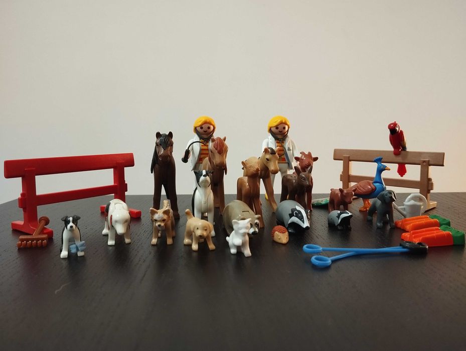 PLAYMOBIL - Duas veterinárias e vários animais de quintas