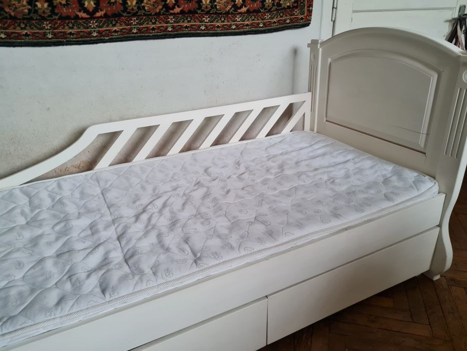 Дитяче ліжко дерев'яне