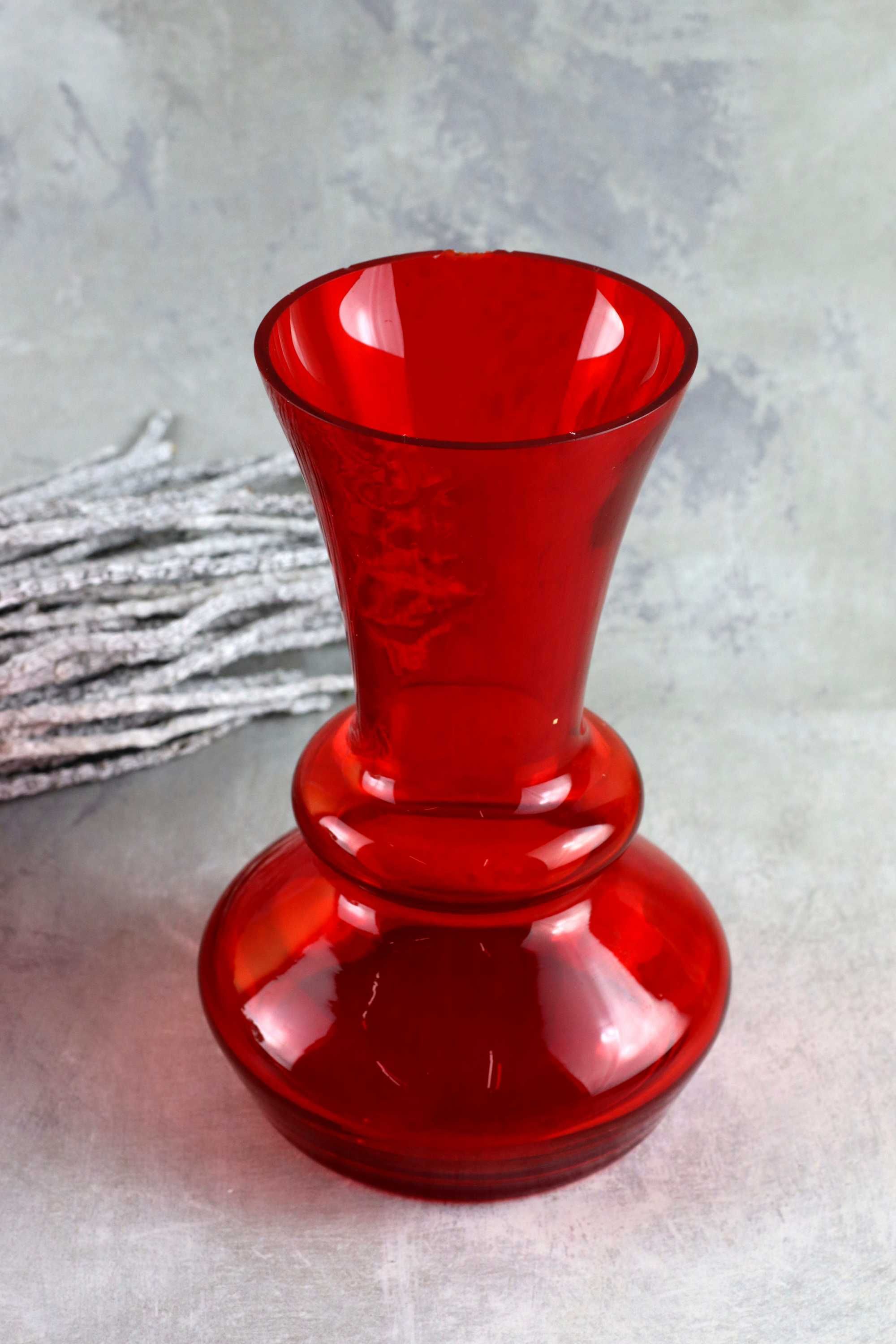 Mały czerwony wazon wazonik Huta Staszic Ząbkowice szkło kolorowe prl