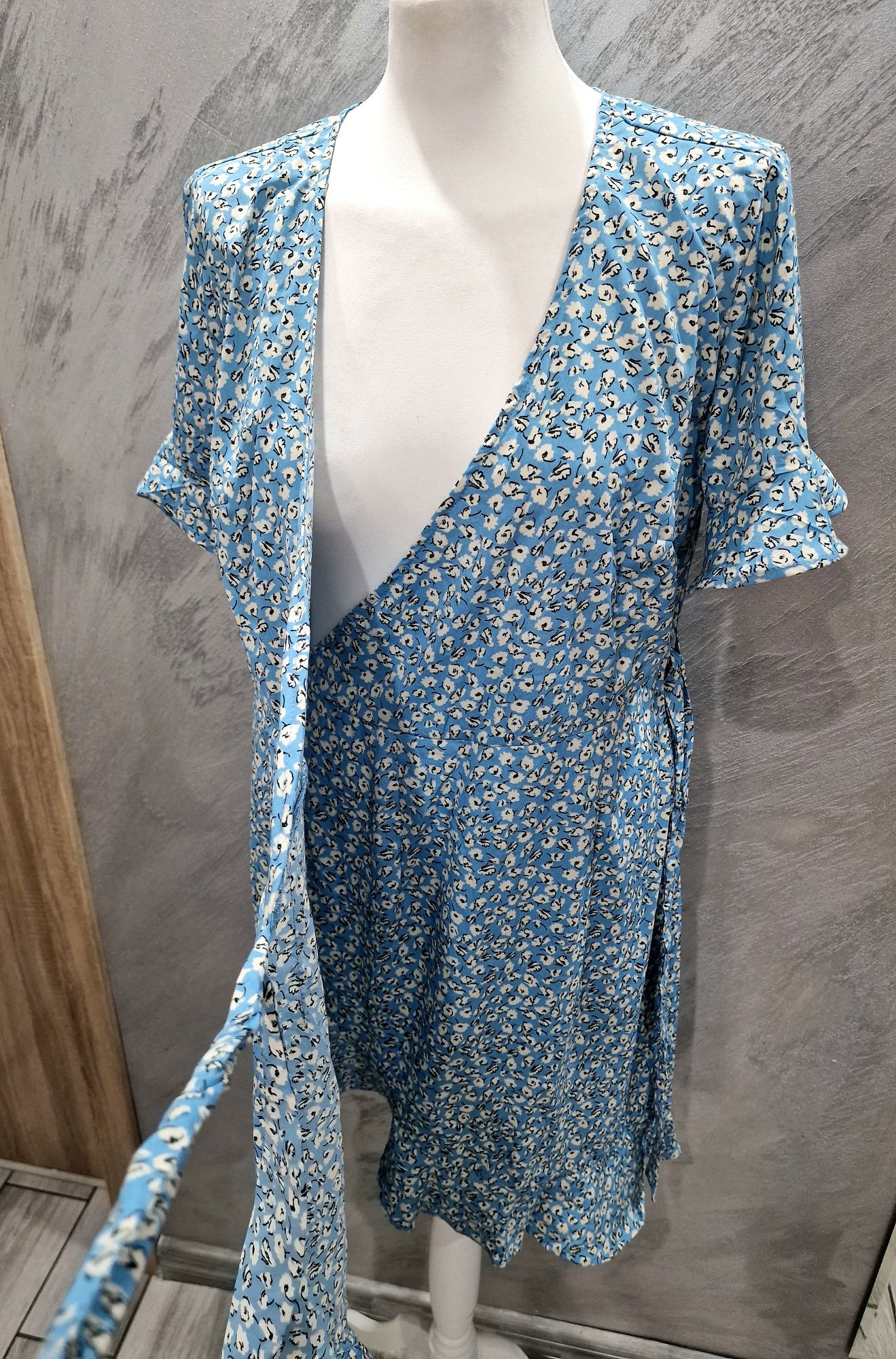 Kopertowa sukienka 40 38 letnia niebieska Only