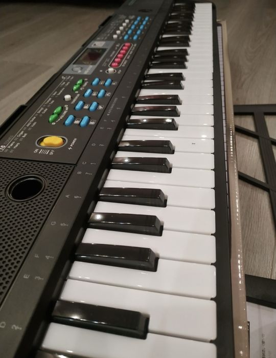 Синтезатор (новий) 61 клавиша для навчання