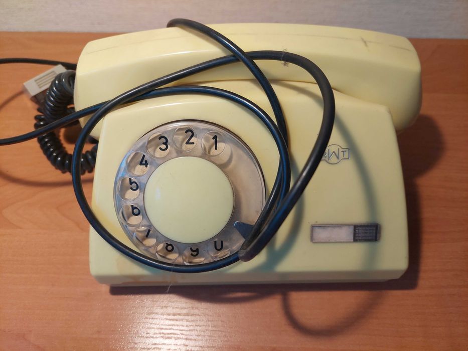 Telefon stary PRL z półką