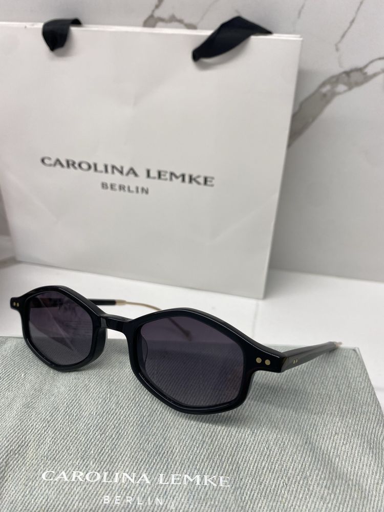 Сонцезахисні окуляри Carolina Lemke.