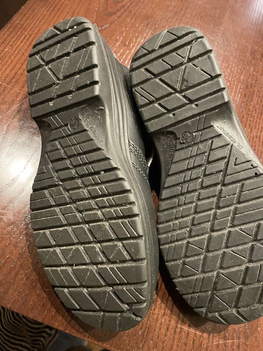 Sapatos com biqueira de aço pretos