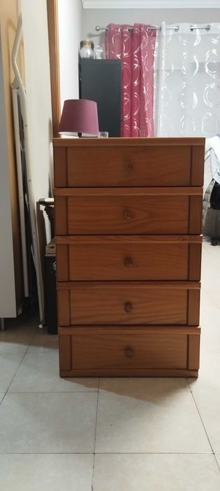 Cómoda/camiseiro em bom estado