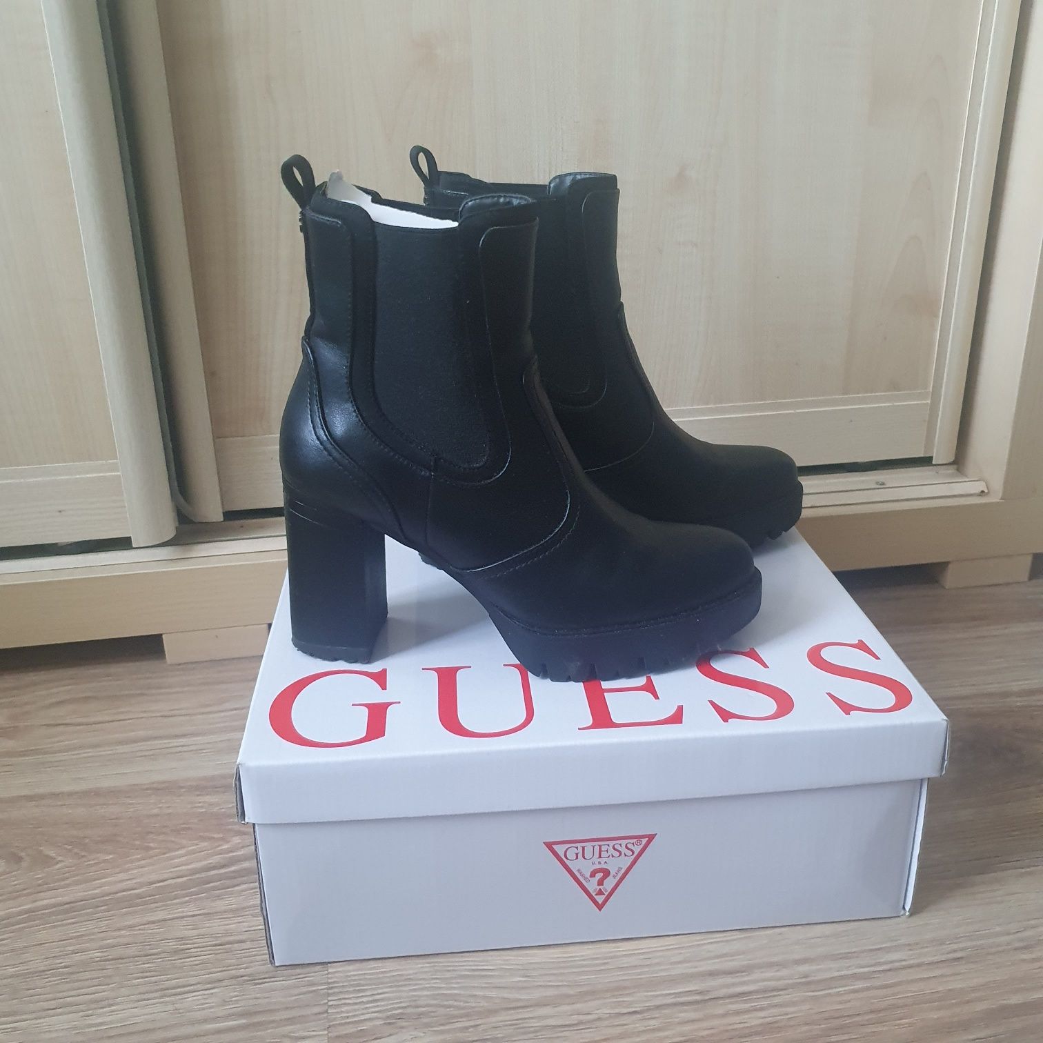 Ботильйони Guess весна/осінь