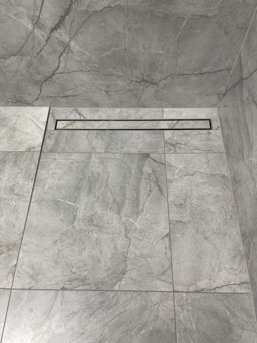 Плиточник вкладання плитки