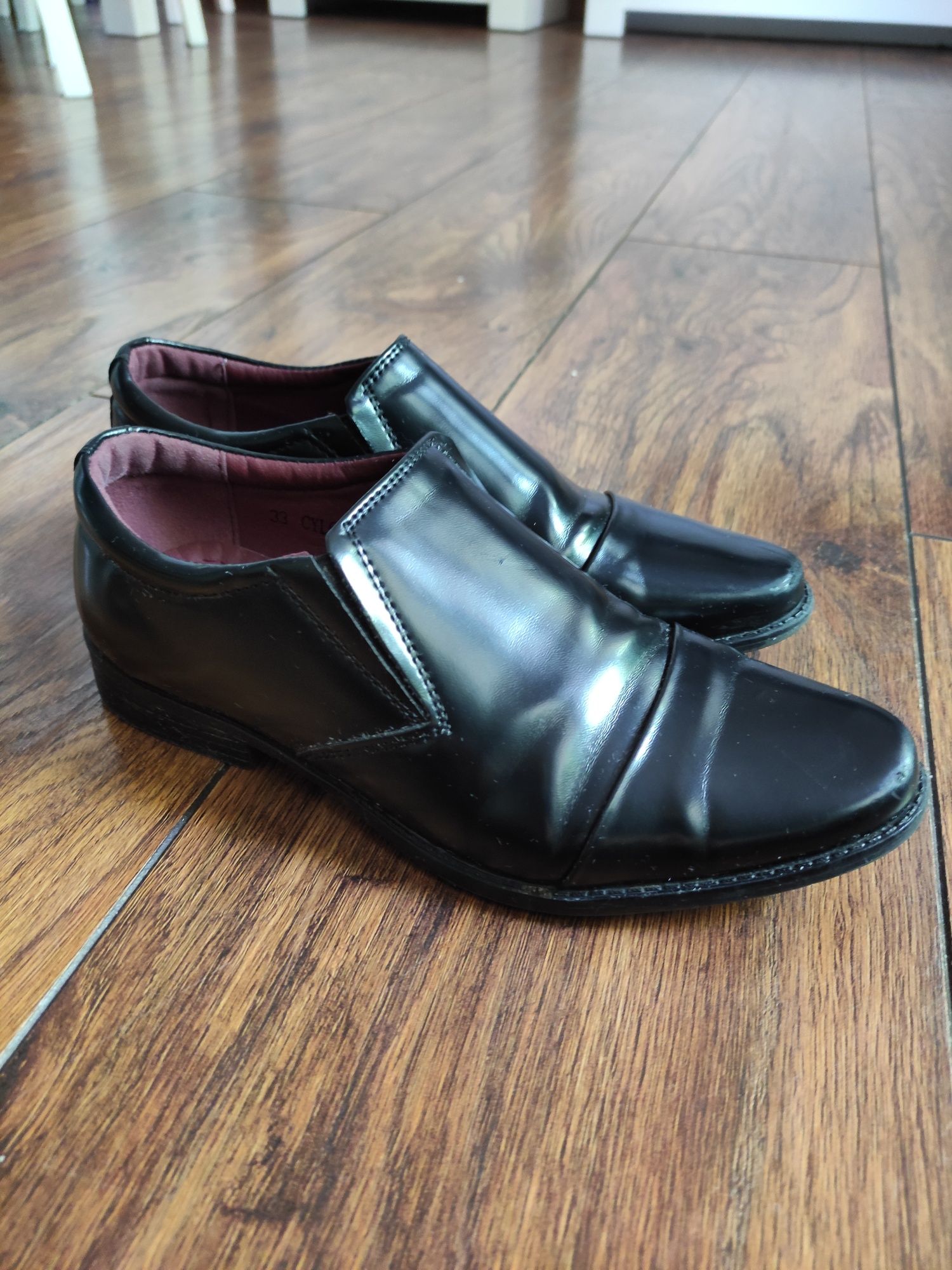 Eleganckie buty, pantofle chłopięce r. 33