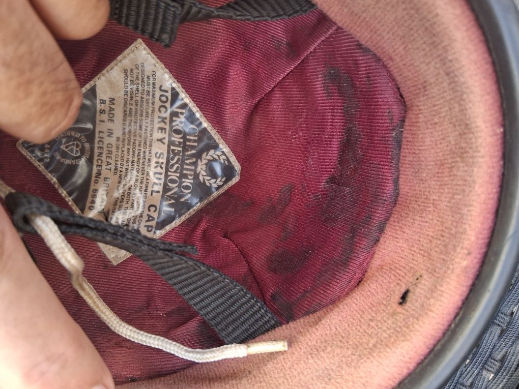 Capacete de equitação antigo, profissional
