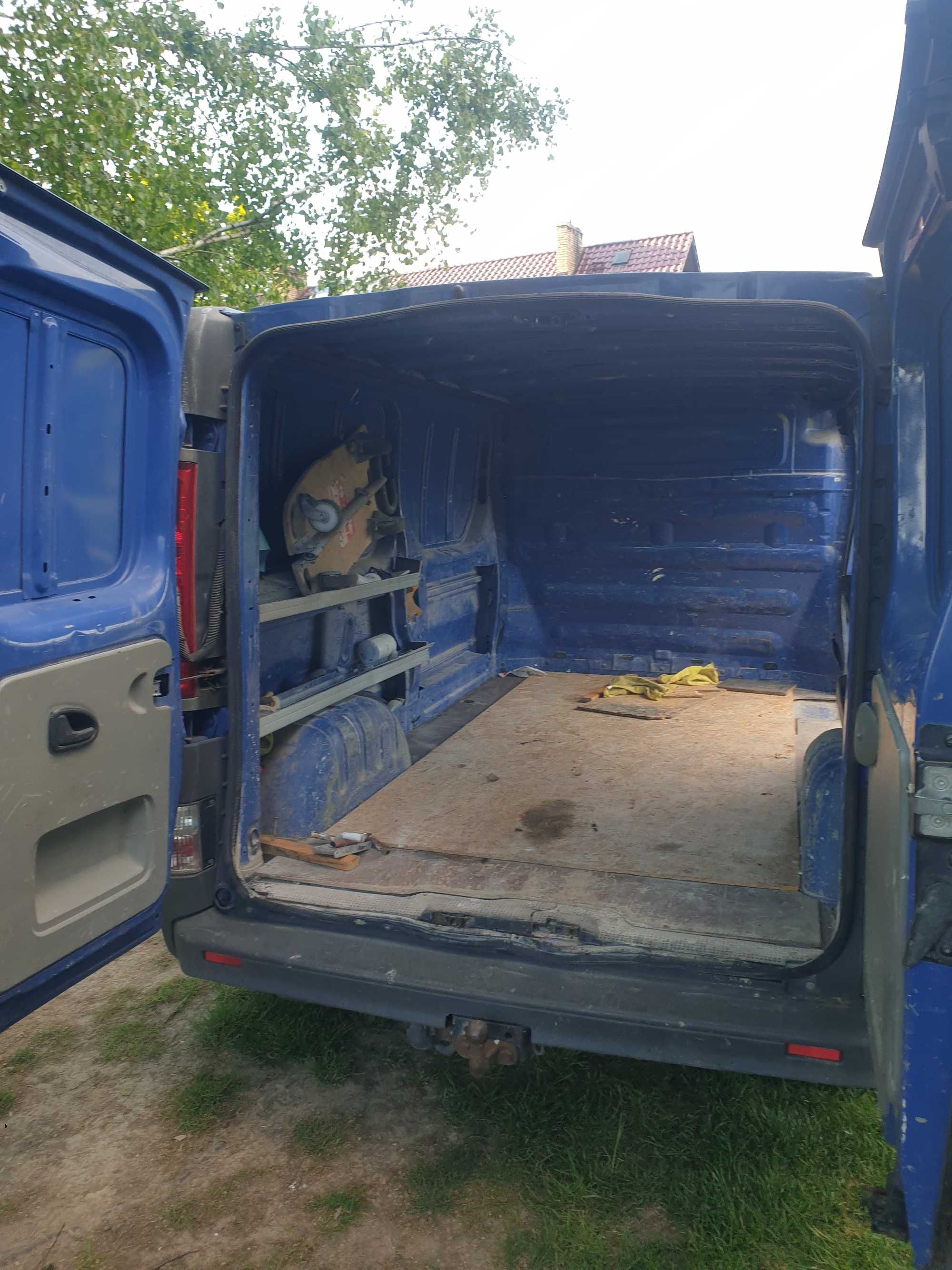 Opel Vivaro 2,5 d L2 140KM hak, po naprawie silnika  po przeglądzie