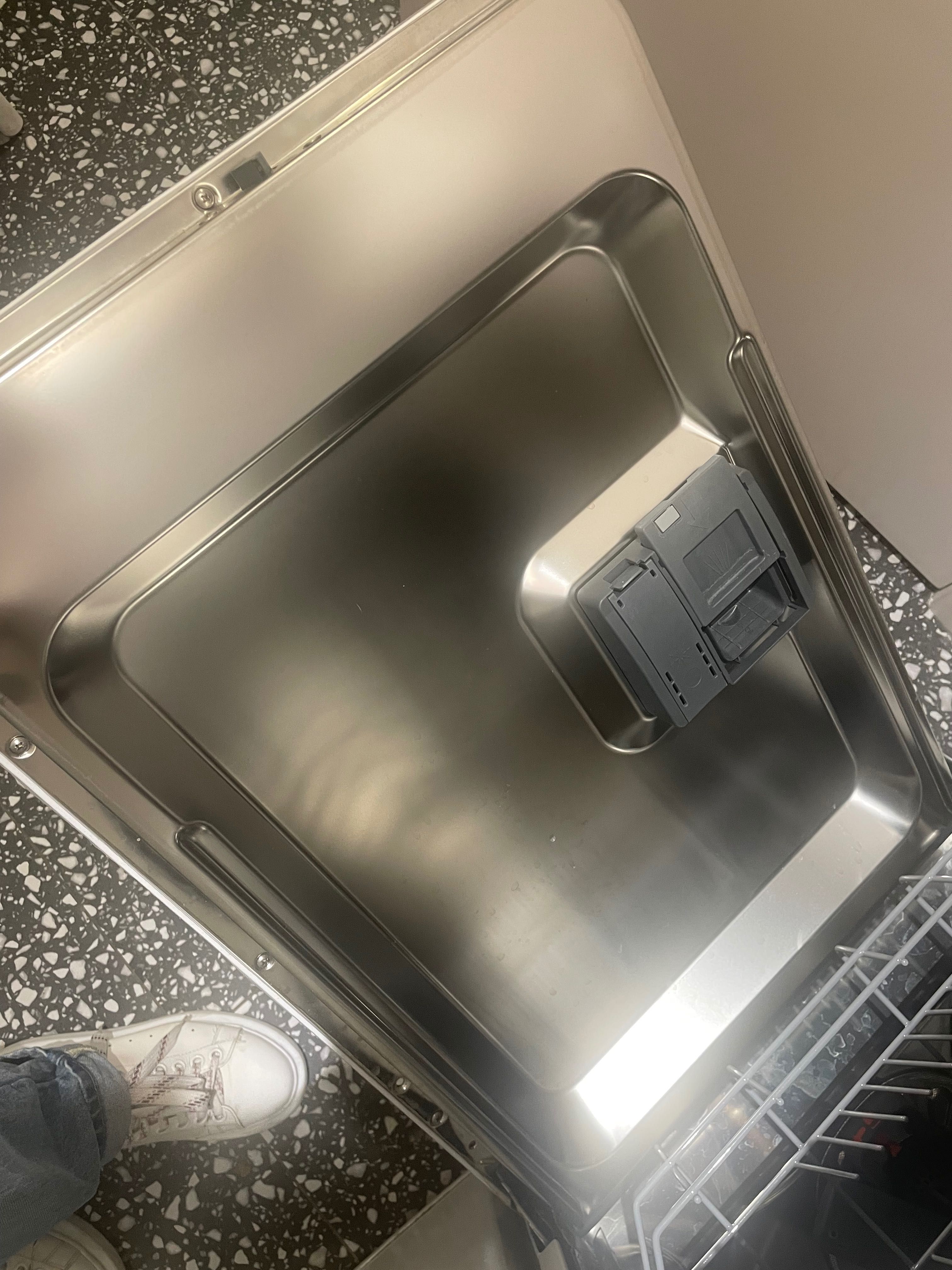 Продаж нової посудомийної машини ELECTROLUX