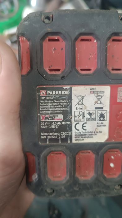 Терміново продам комплект.болгарка,шуруповёрт,зарядка, аккумуляторы.