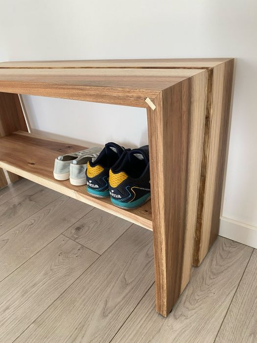 Sapateira em madeira maciça – feita à medida