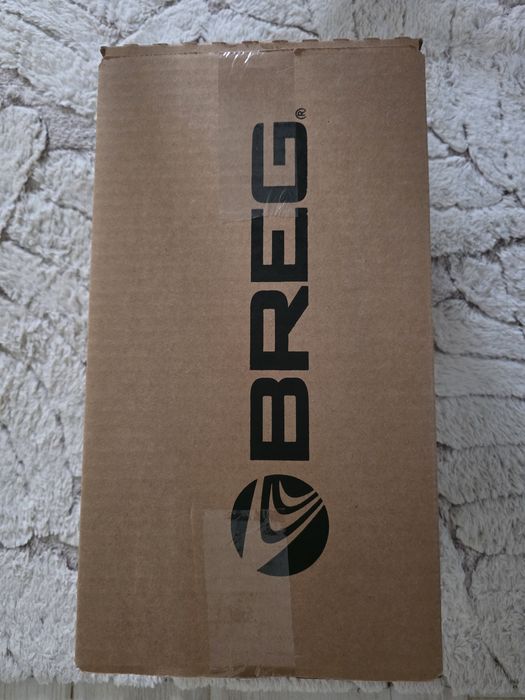 Orteza szynowa na lewe kolano.