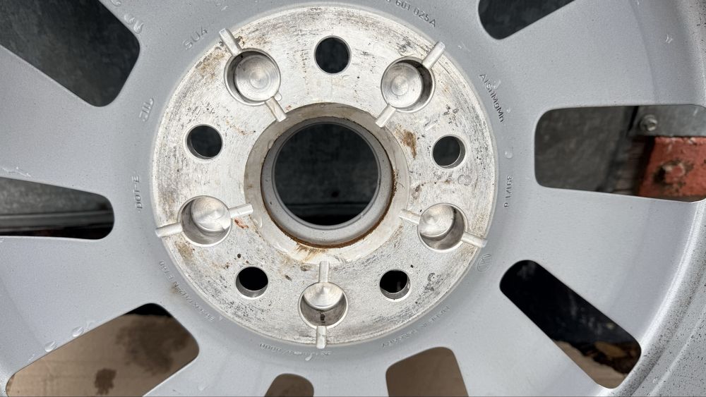 Автошини зимні BRIDGESTONE   215/60 R17