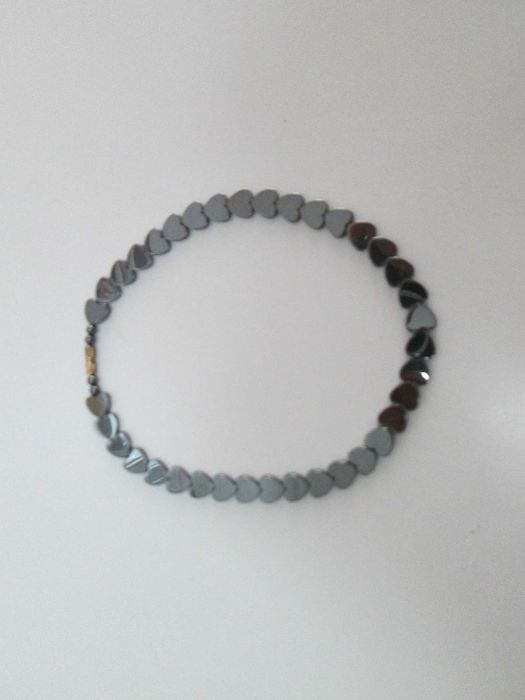 Colar cinzento antracite aos corações