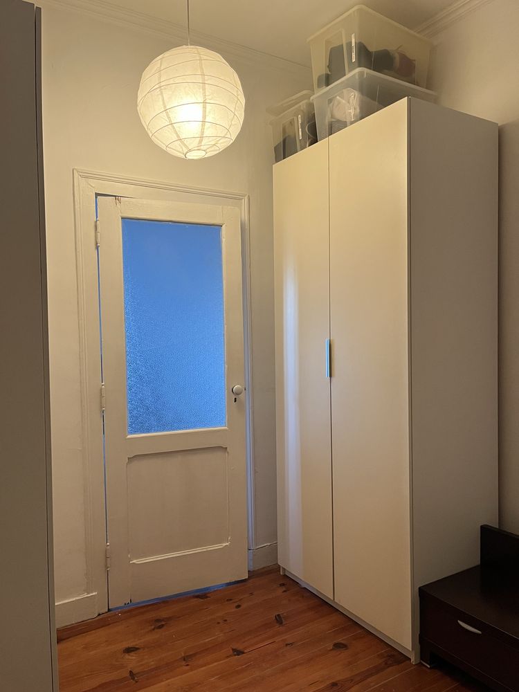 2 roupeiros IKEA com 1 metro de largura e 4 gavetas na parte inferior
