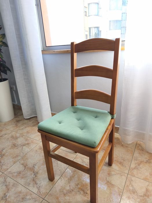 Conjunto de 5 Cadeiras de madeira com forro verde