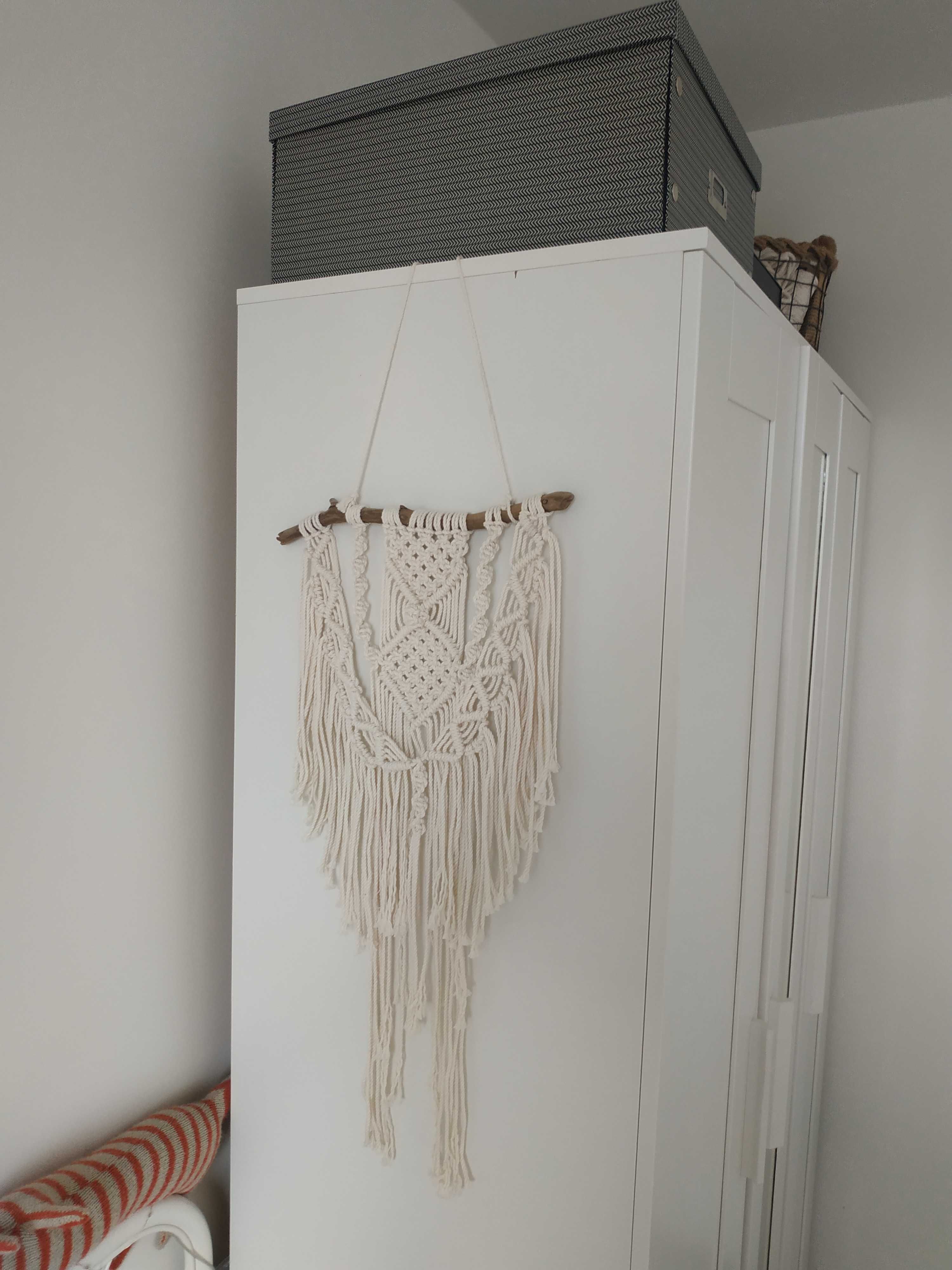 Makrama w stylu boho, ozdoba na ścianę