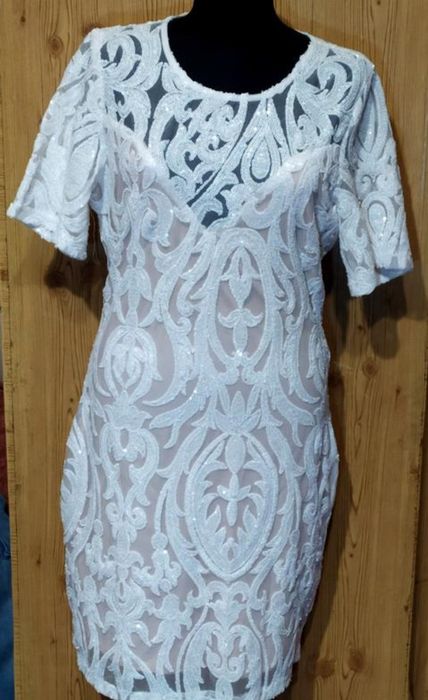 Блискуча ажурна сукня в паєтки