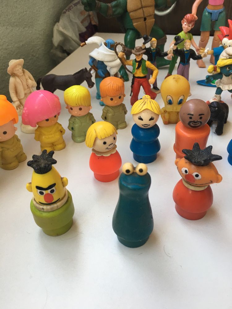 Bonecos / figuras antigos
