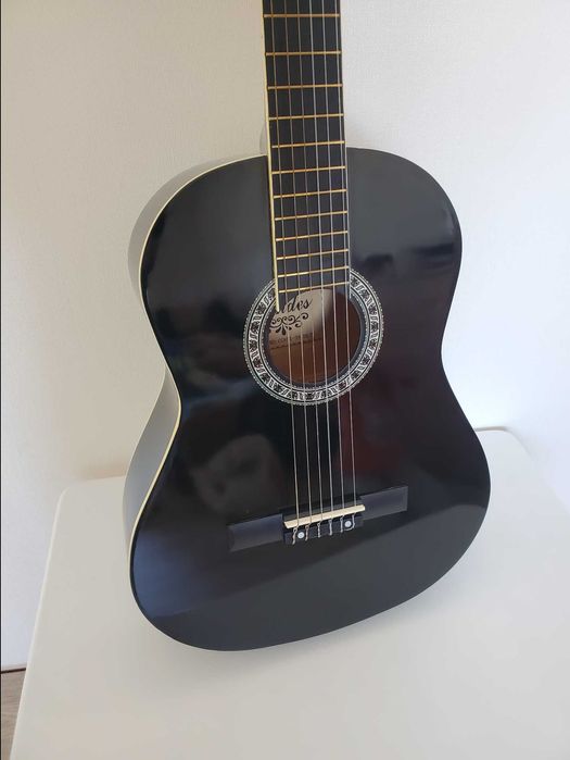 гітара 4/4 класична з струнами нейлоновими новенька чорна