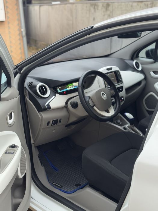 Renault Zoe 2015Piк 22квт запас 140км