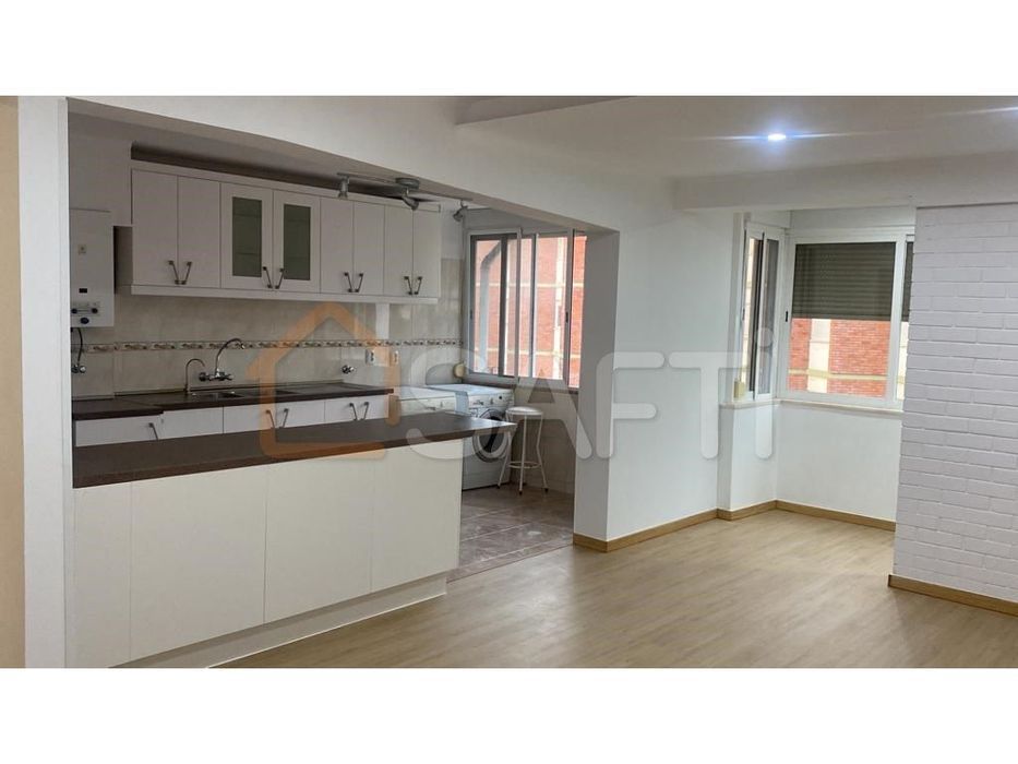 Apartamento T4 Remodelado, nos Olivais, para arrendamento