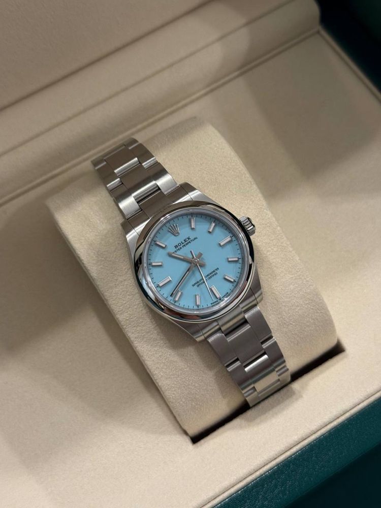 Rolex часы , оригинал . В наличии в украине, цену уточняйте .