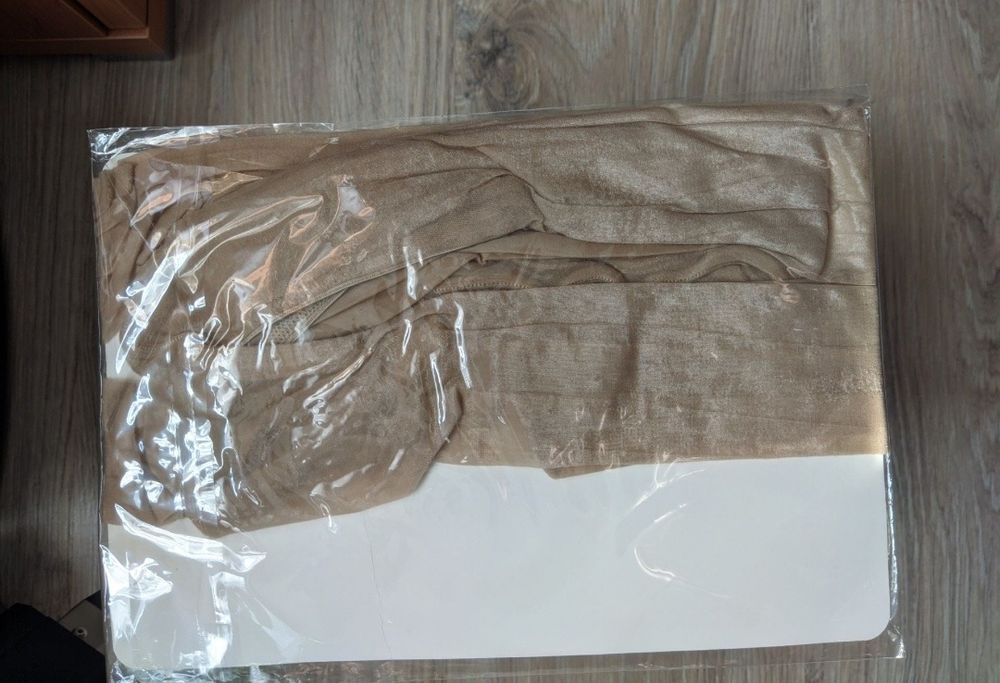 Błyszczące rajstopki z wycięciem w kroku rozmiar L 2 pary