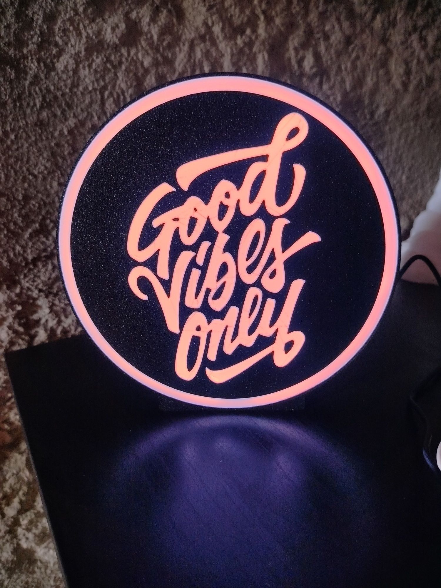 Candeeiro Good Vibes Only, para mesa ou parede.
