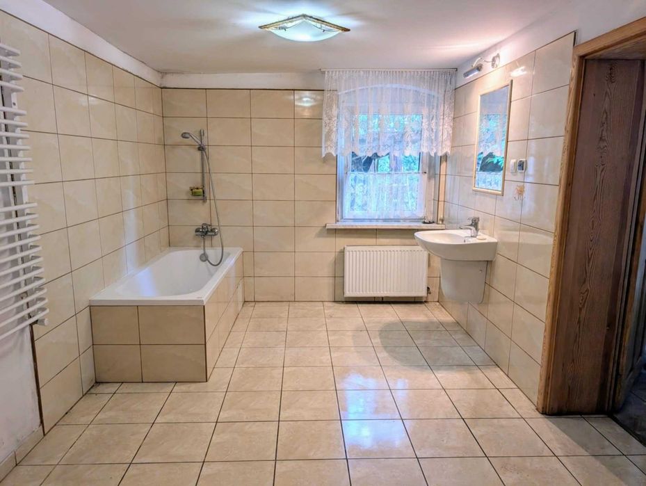 Dom wolnostojący na 33 - arowej działce, Ścinawa