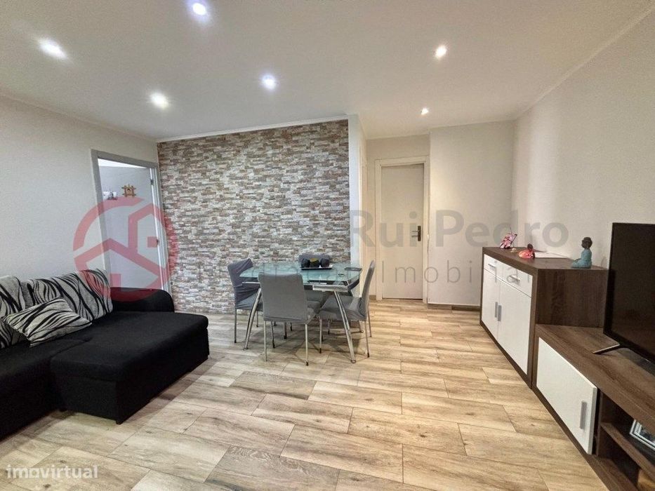 Apartamento T1+1 em prédio com elevador, parqueamento e arrecadação...
