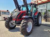 Valtra N114  Valtra N114 z ladowaczem Quicke Q5