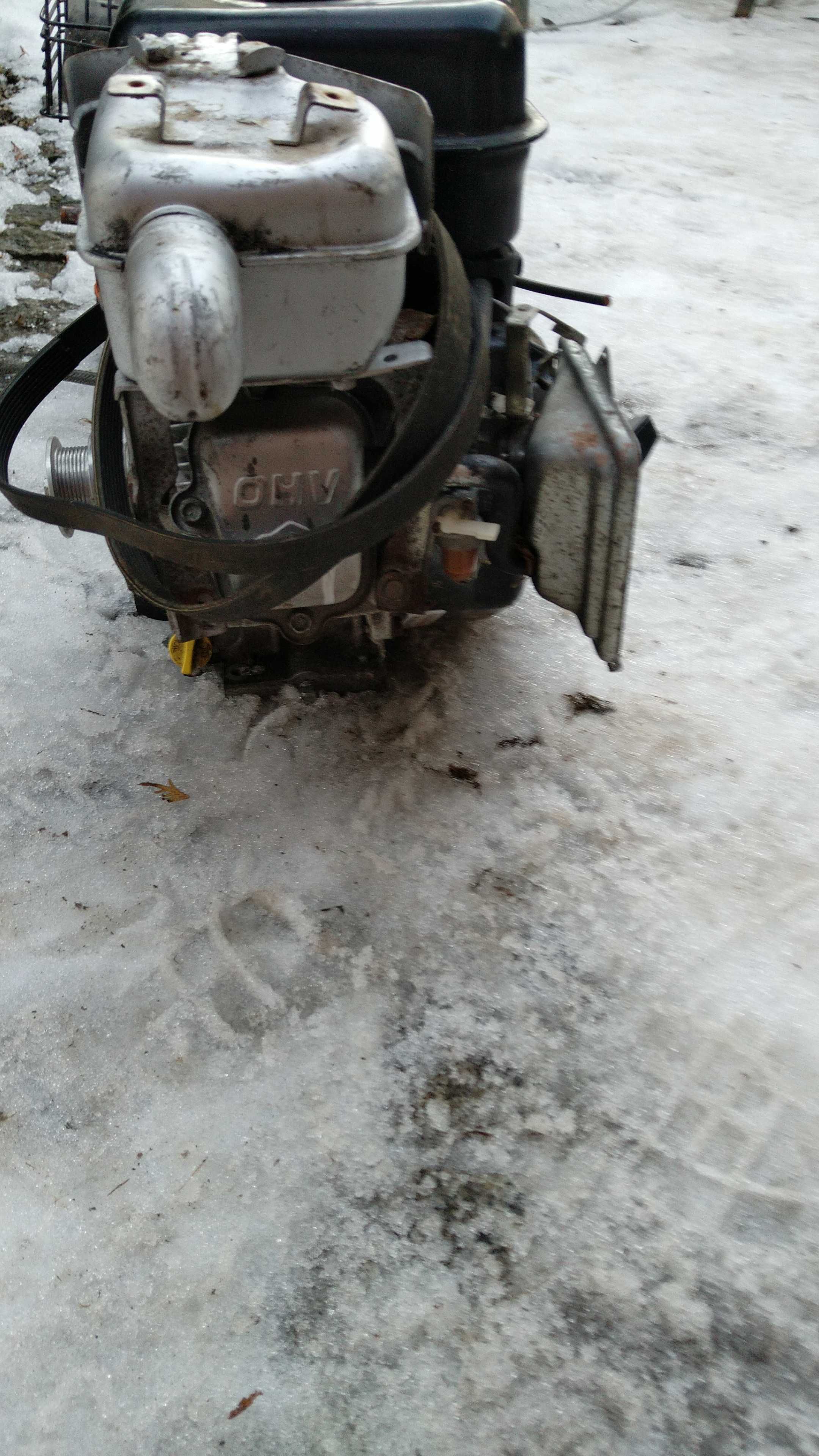 Silnik spalinowy VANGUARD Briggs & Stratton poziomy wał