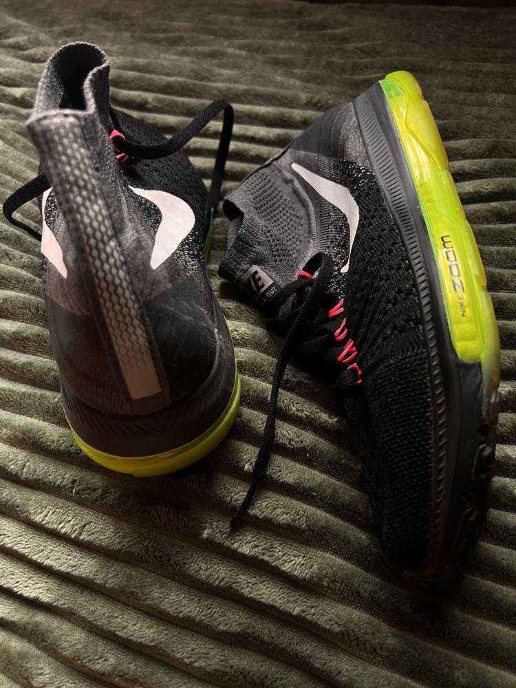 Новые кроссовки Nike