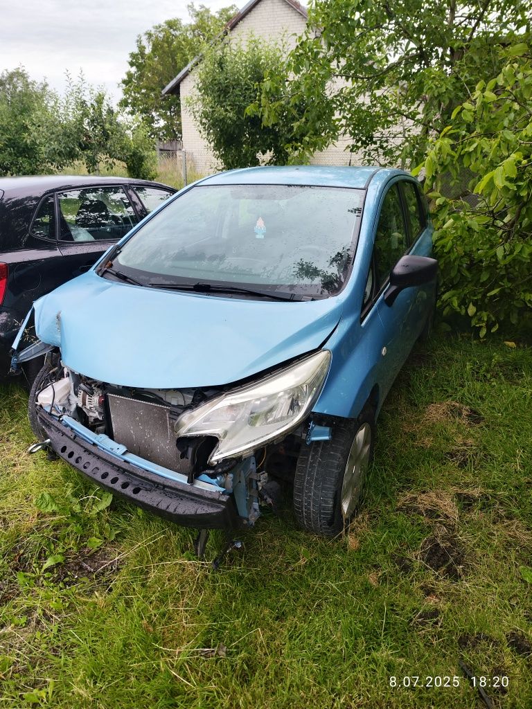 Nissan note uszkodzony