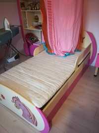 Ліжко для дівчинки