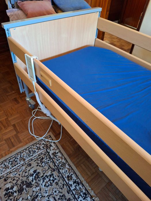 Cama articulada elétrica Invacare